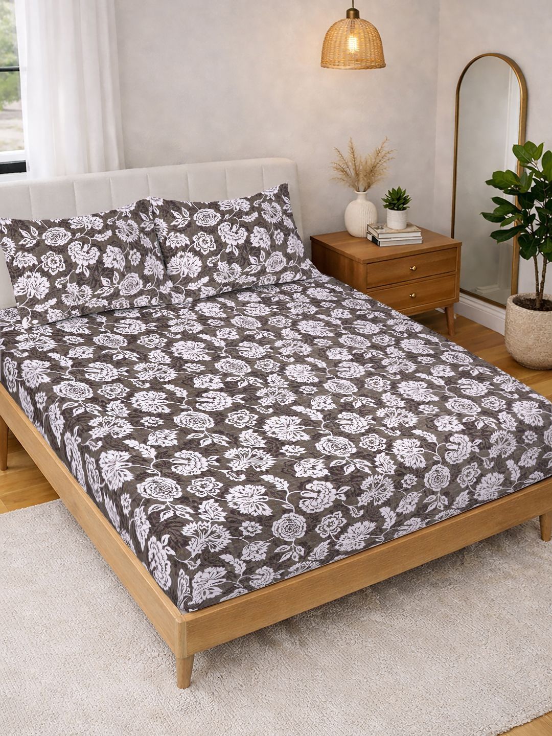KLOTTHE Brown & White Printed 300 TC Double Bedsheet With 2 Pillow Covers- 2.5 m x 2.25 m