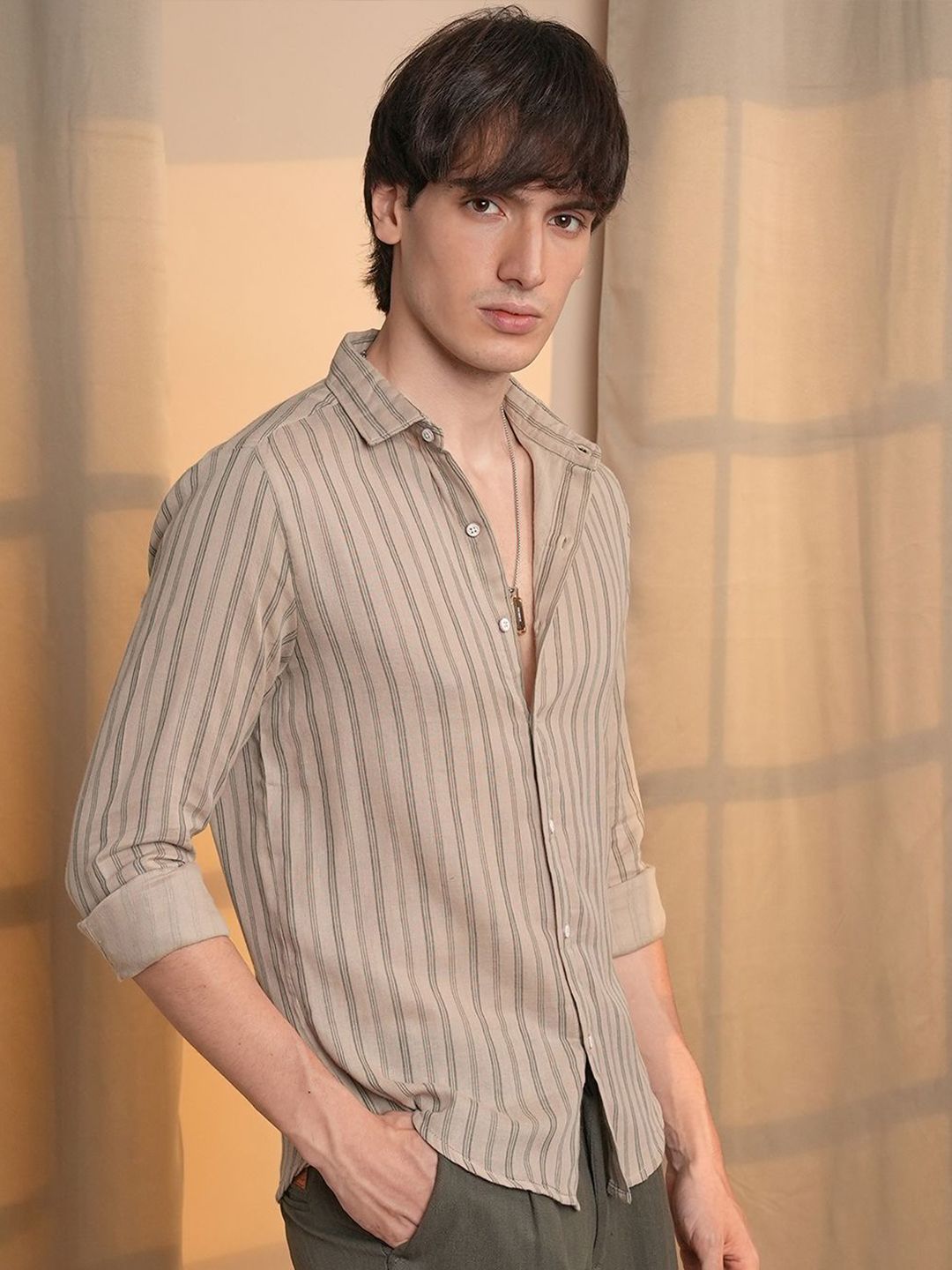 Campus Sutra Men Comfort Opaque Striped Casual Shirt