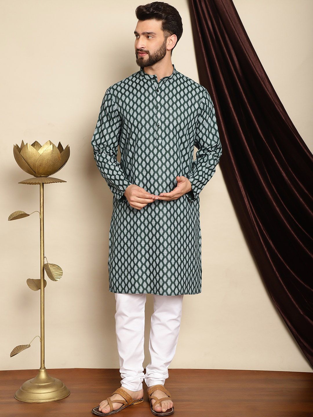 Kurta Kolar Jalur Bercetak Motif Etnik Anouk dengan Churidar