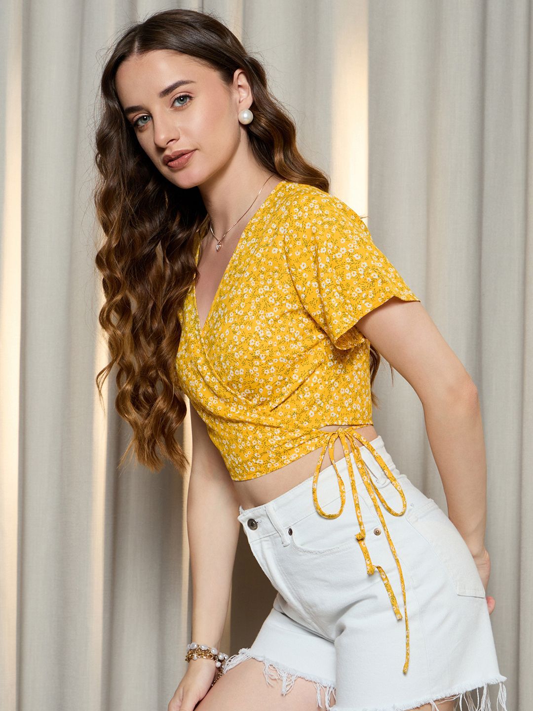 Berrylush Women Floral Printed V-Neck Top