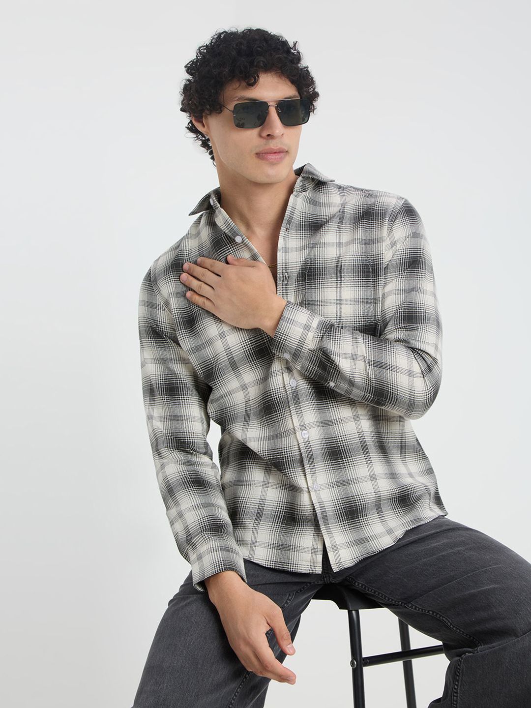 VASTRADO Men Classic Slim Fit Checked Cutaway Collar Satin Casual Shirt