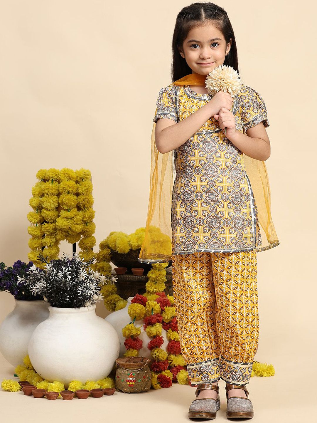 Cutiekins Girls Ethnic Motifs Printed Straight Kurta With Salwar & Dupatta