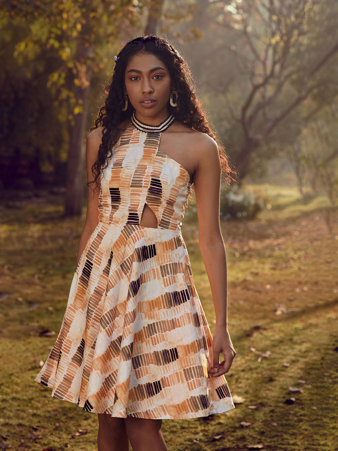 Mamicha Print Halter Neck Crepe Fit & Flare Dress