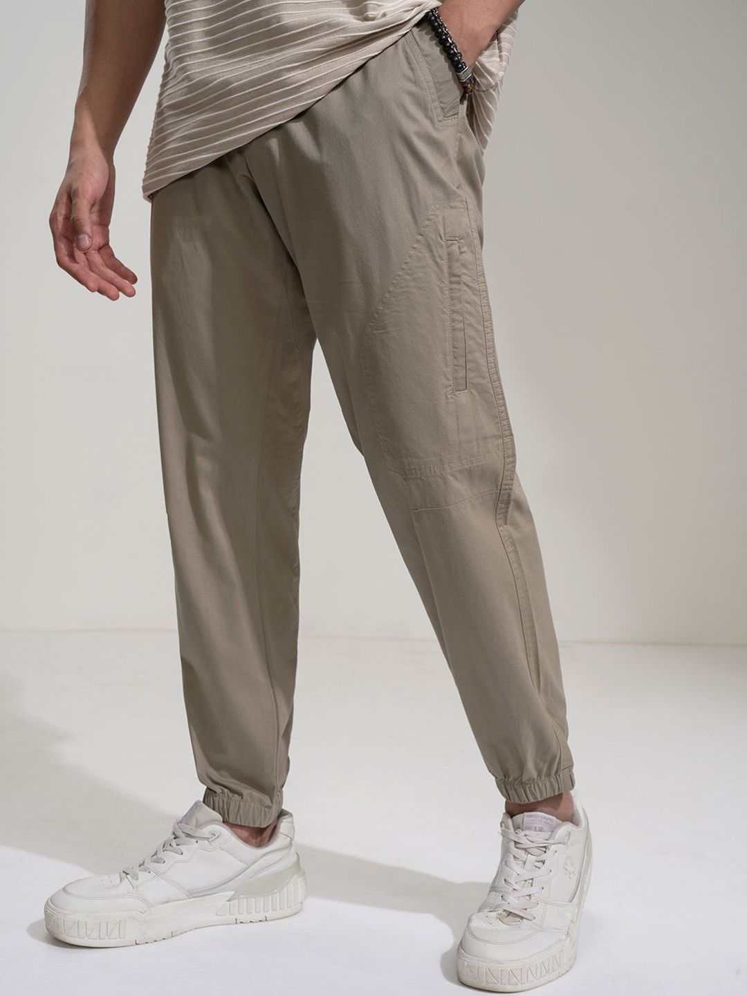 HIGHLANDER Men Solid Elasticated Relaxed Fit Cargo Jogger