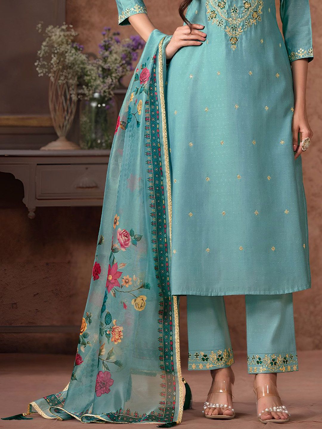 Varanga Women Floral Embroidered Regular Kurta with Trousers & With Dupatta