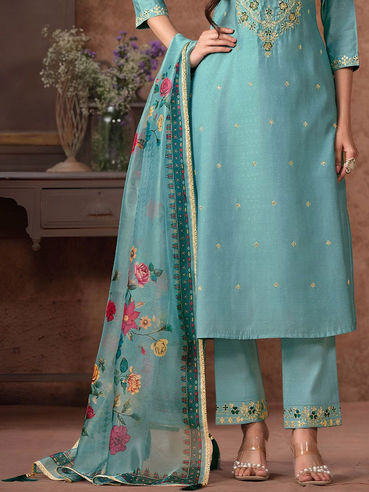 Varanga Women Floral Embroidered Regular Kurta with Trousers & With Dupatta