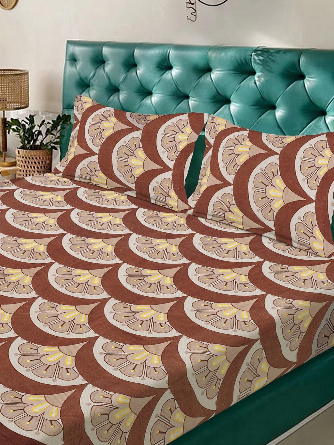 KLOTTHE Brown Floral 300 TC King Bedsheet with 2 Pillow Covers