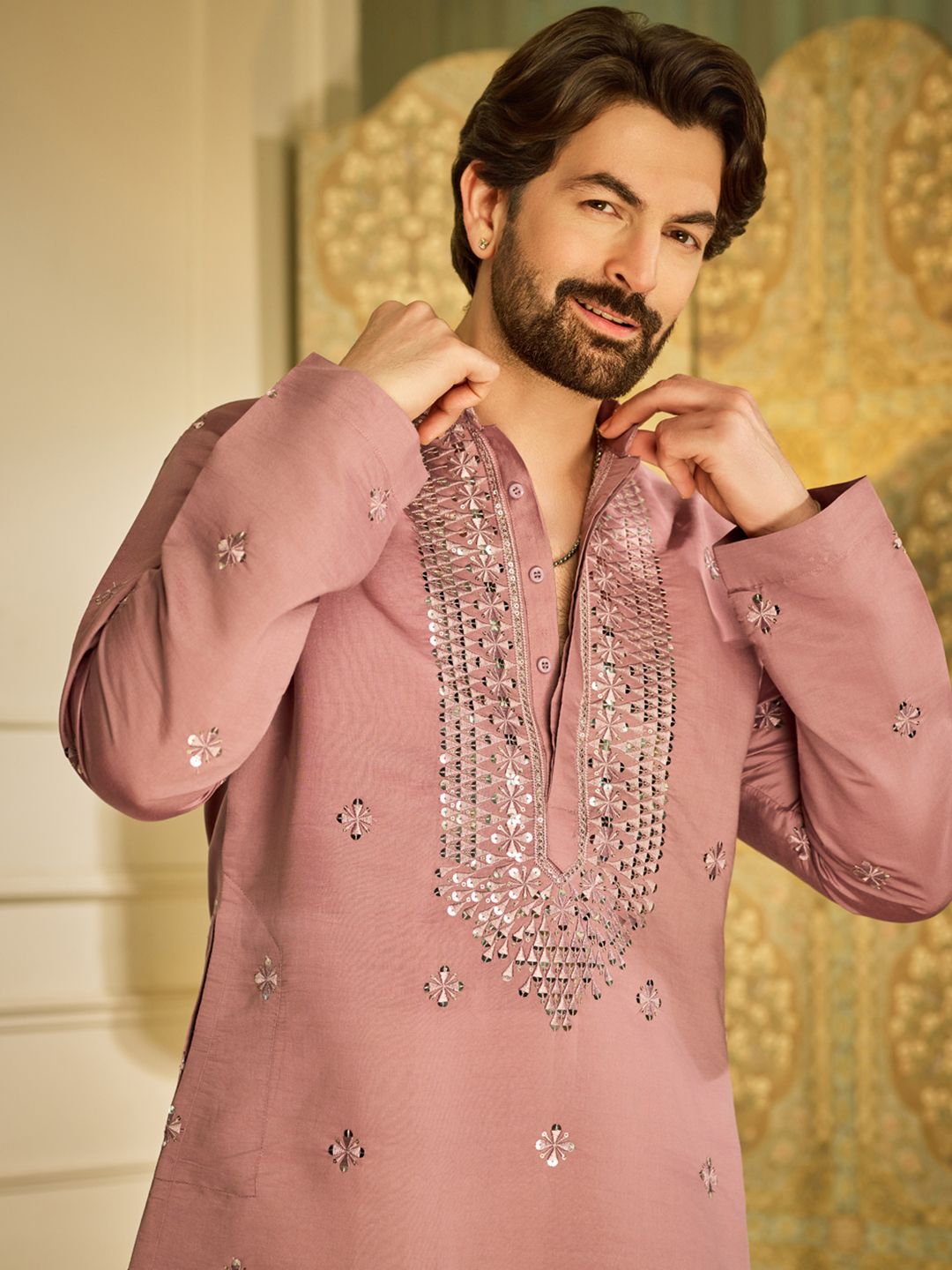 SOJANYA Men Embroidered Mirror Work Kurta