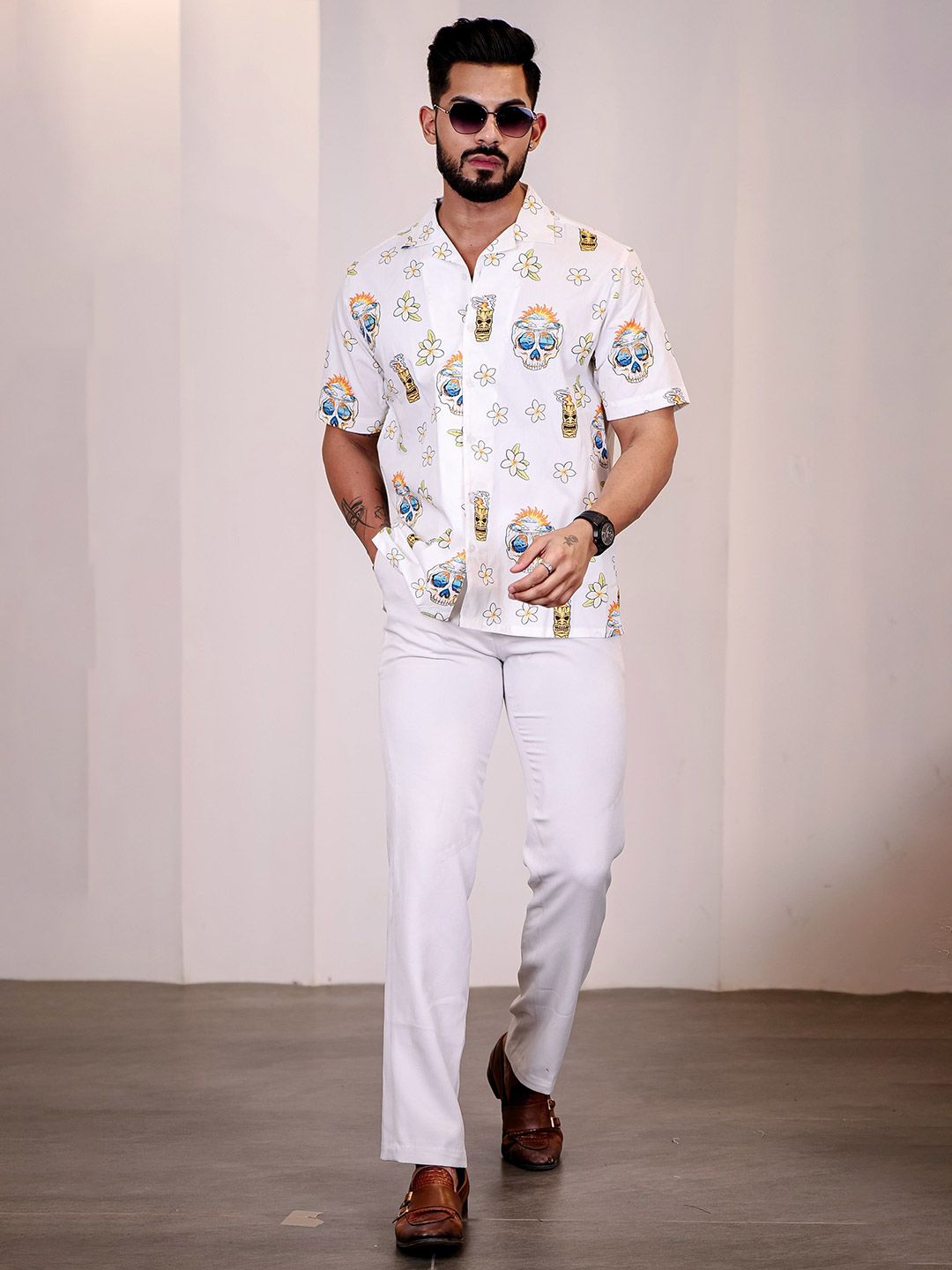 Eszett Floral Printed Spread Collar Baju Kapas Lengan Pendek