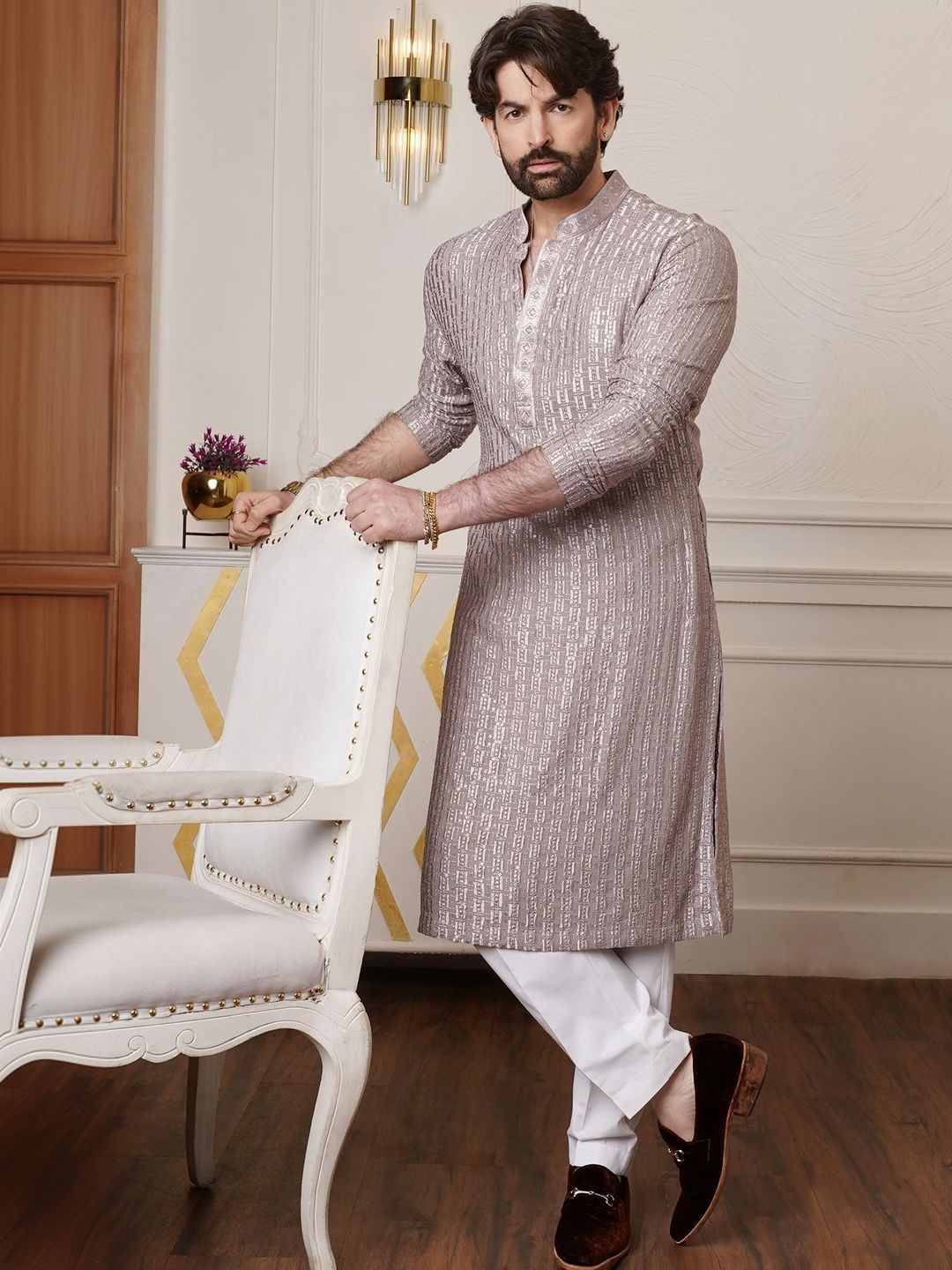 SOJANYA Men Embroidered Thread Work Kurta