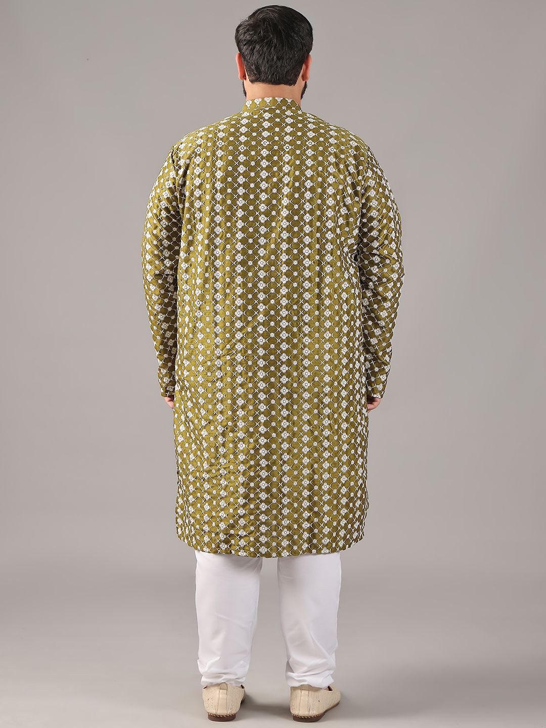 SOJANYA PLUS Size Floral Embroidered Band Collar Thread Work Straight Kurta