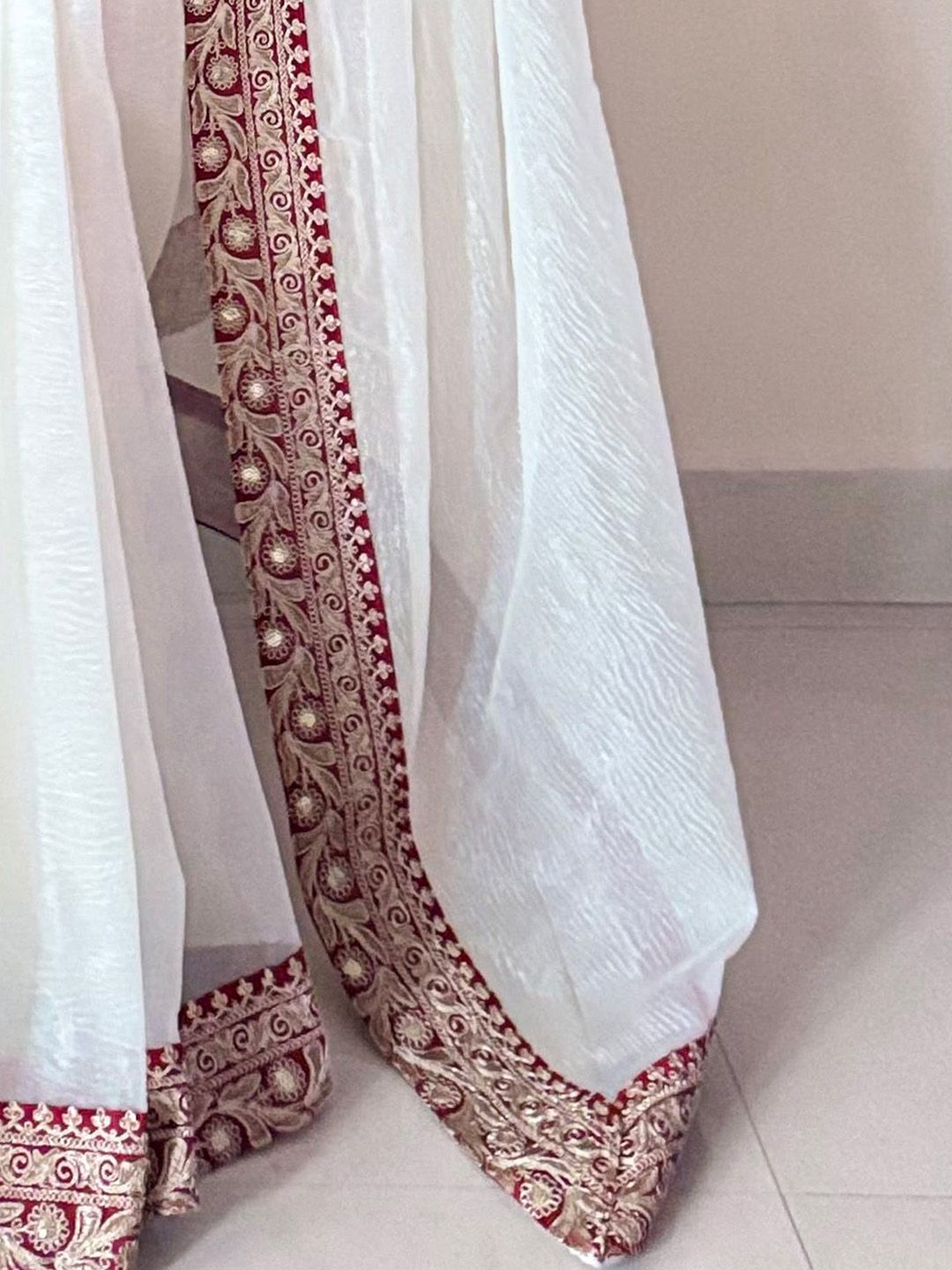 Saree mall Embellished Sequinned Net Sarees