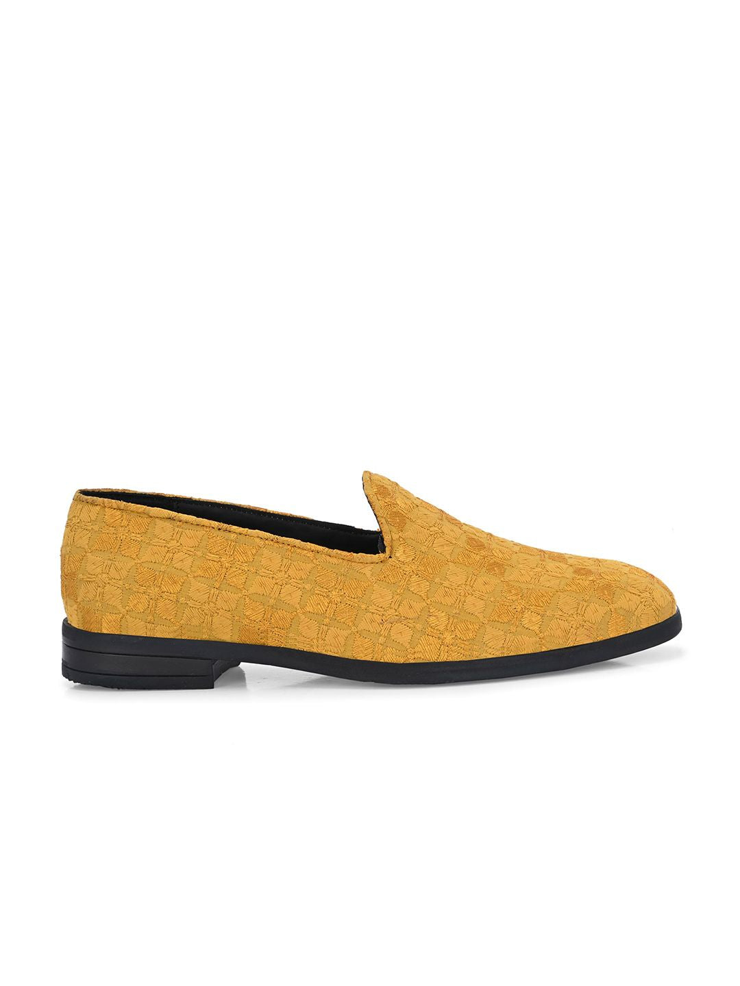 House of Pataudi Men Embroidered Ethnic Embellished Mojaris