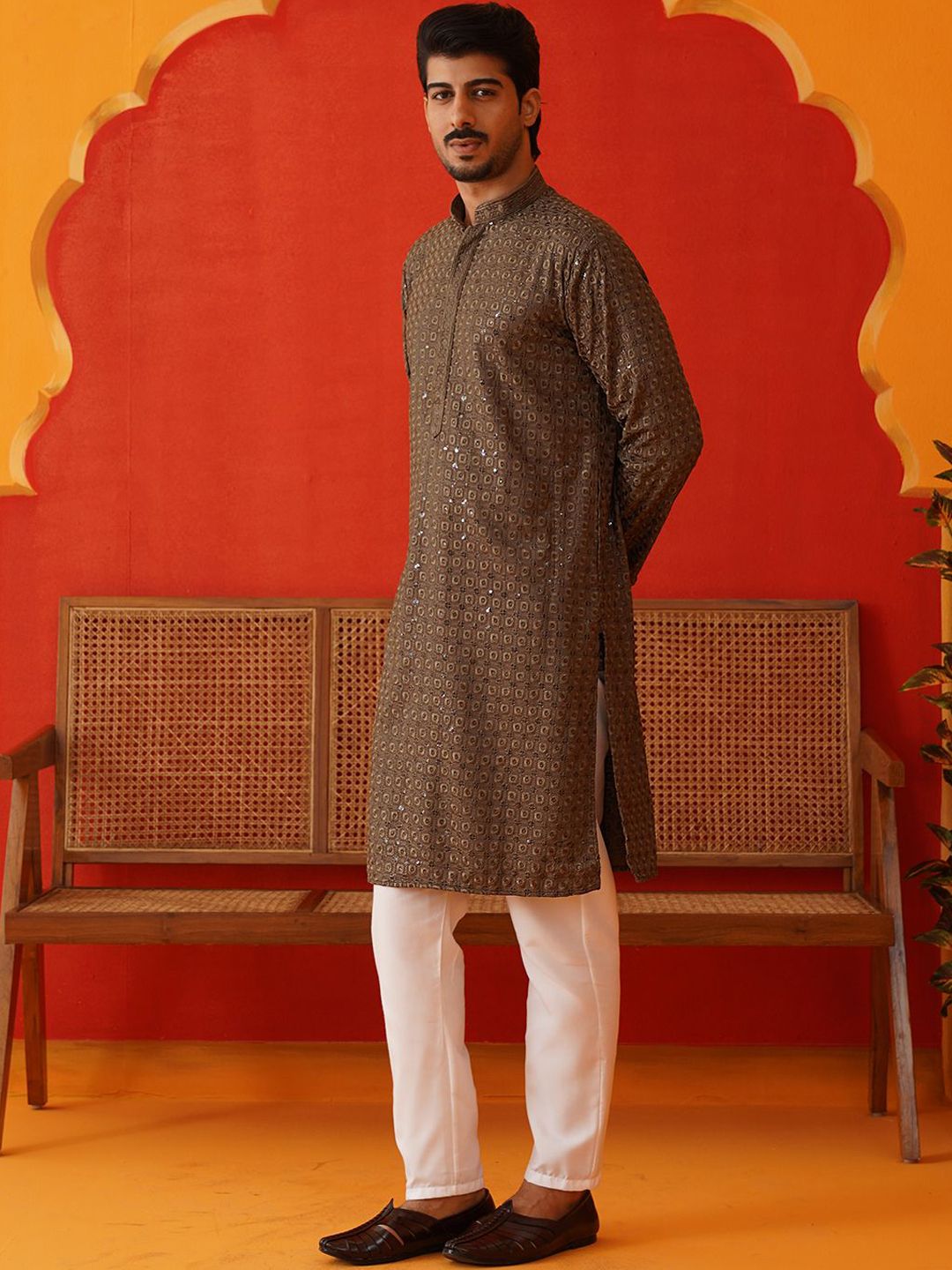 Jompers Men Floral Embroidered Regular Sequinned Kurta with Pyjamas