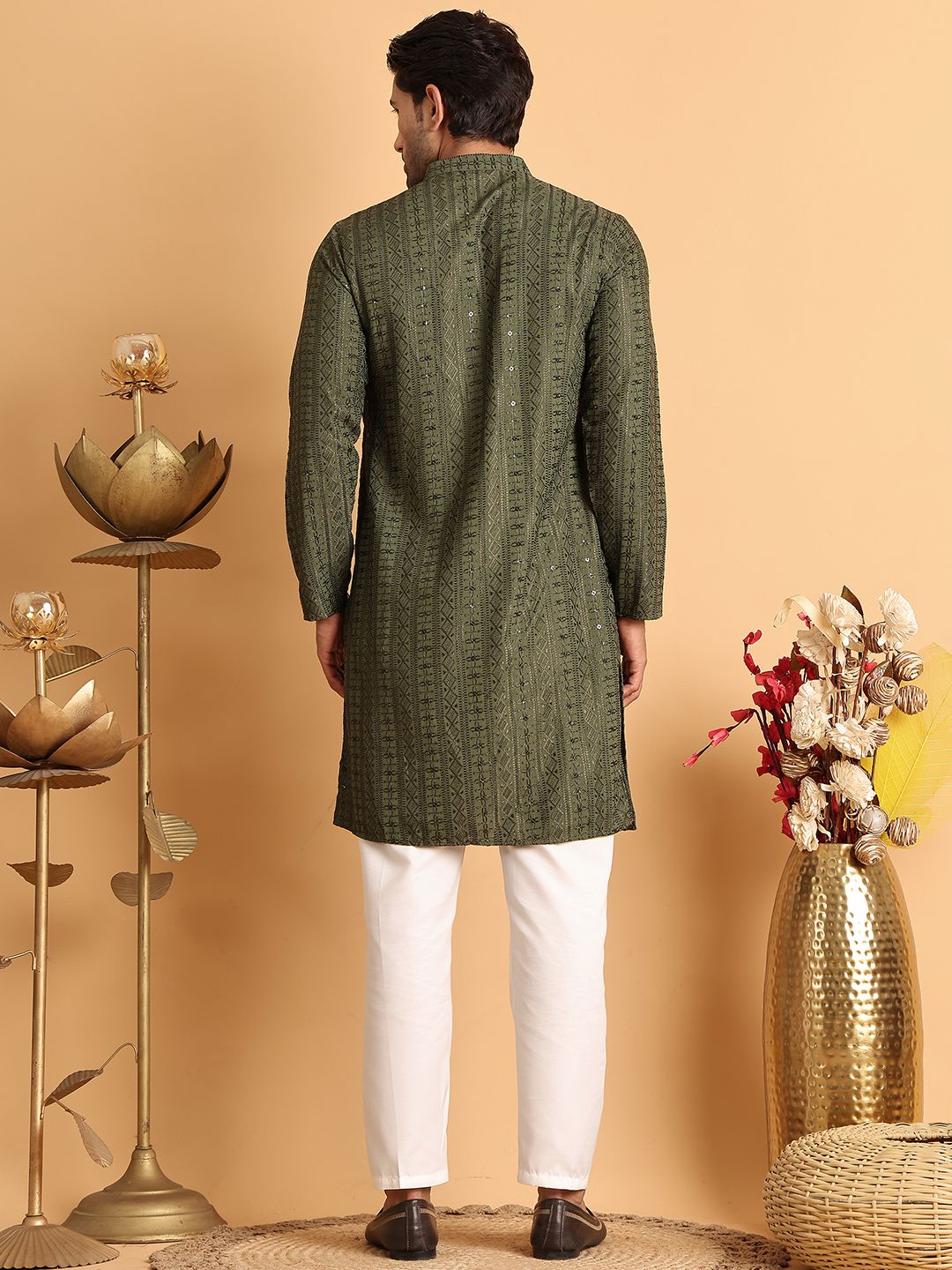 Jompers Men Embroidered Regular Sequinned Kurta with Pyjamas