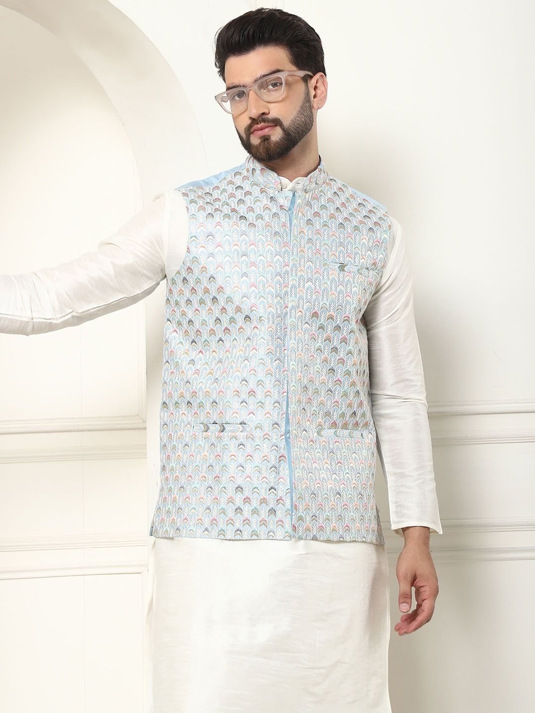 SOJANYA LUXE Men Embroidered Mandarin Collar Nehru Jackets