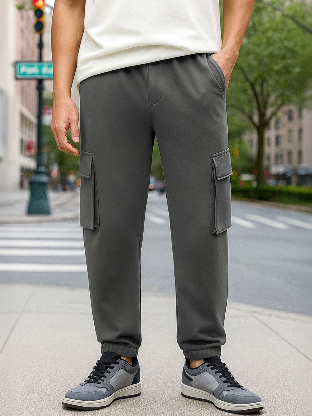 Bewakoof Air 1.0 Men Mid Rise Oversized Cotton Cargo Joggers