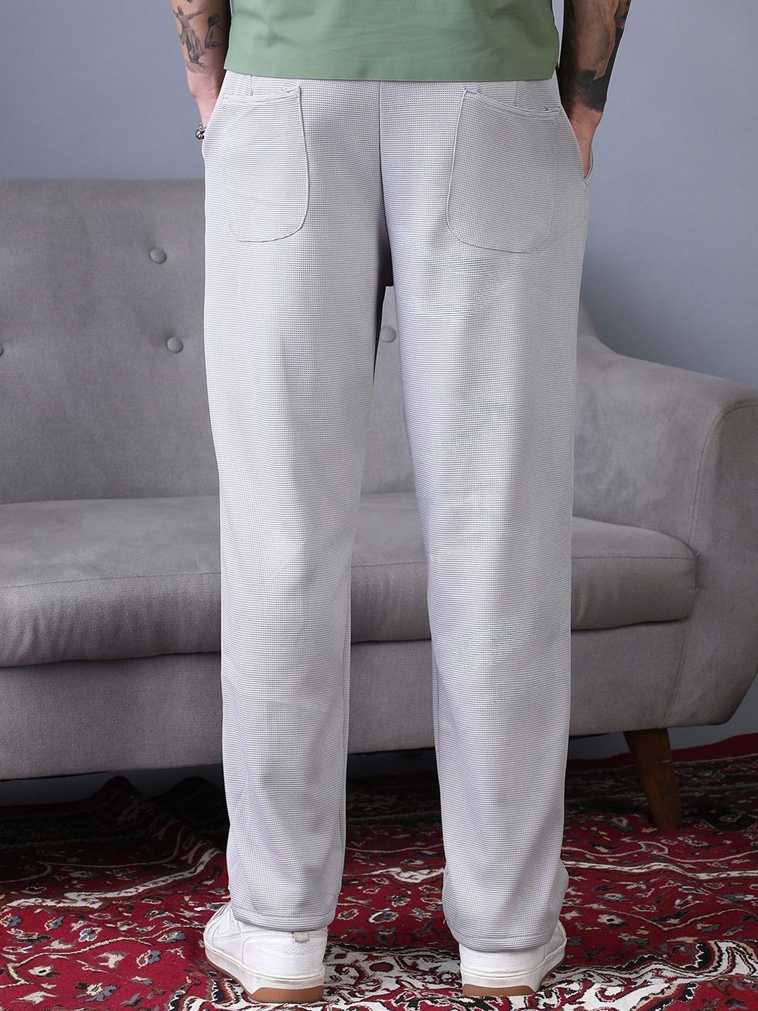Campus Sutra Men Solid Relaxed Fit Comfort Mid-Rise Regular Trousers