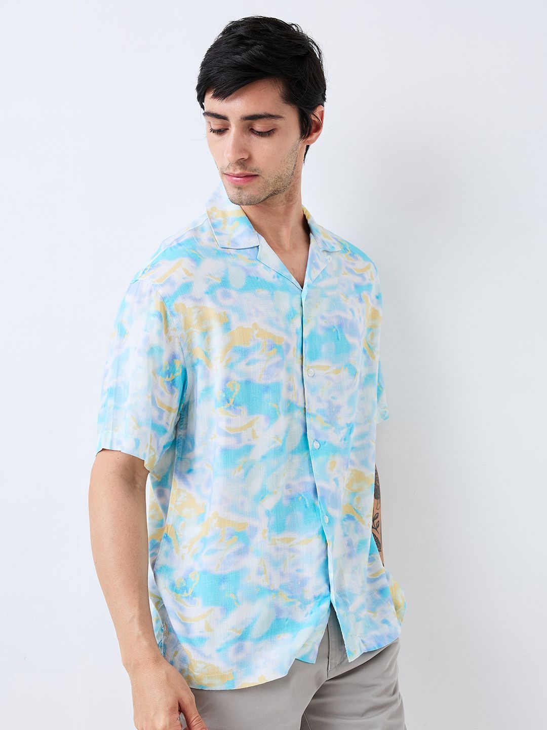 SPYKAR Men Relaxed Fit Cuban Collar Abstract Printed Cotton Casual Shirt