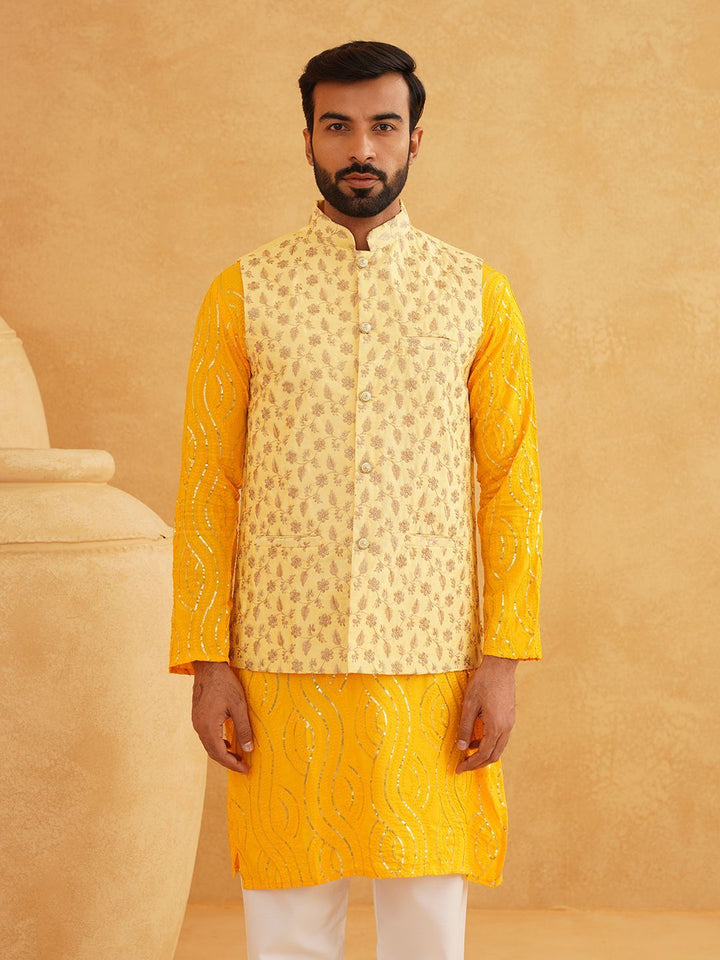 SOJANYA Kurta Kapas Tulen Kolar Labuci Leheriya Dengan Jaket Churidar Dan Nehru
