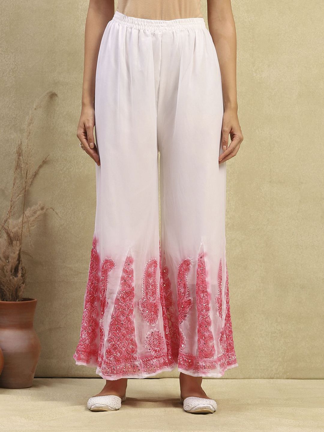 House of Chikankari Women White & Pink Georgette Chikankari Sulam Set Kurta