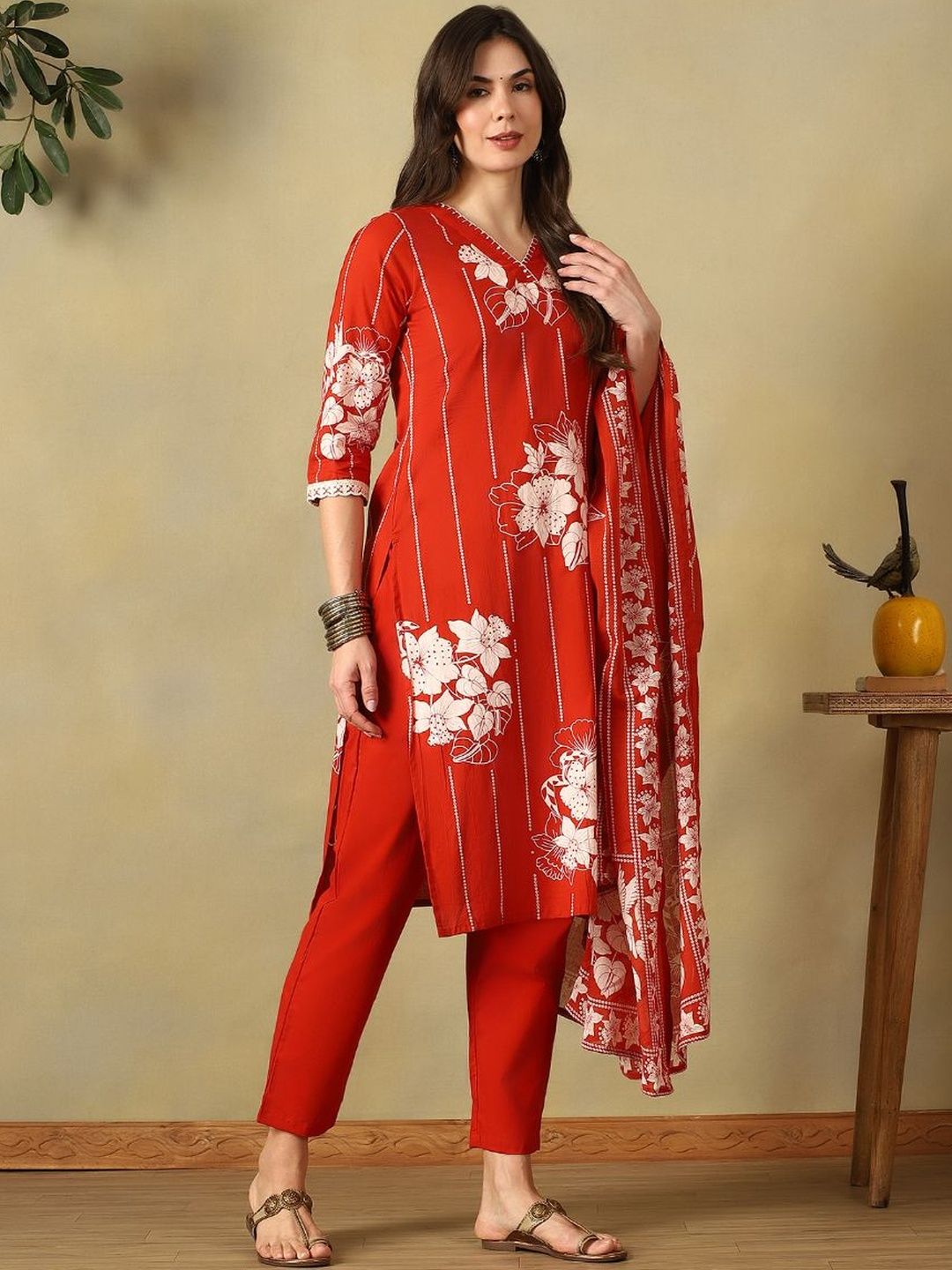 Mamicha Women Floral Printed Regular Pure Cotton Kurta with Trousers & With Dupatta