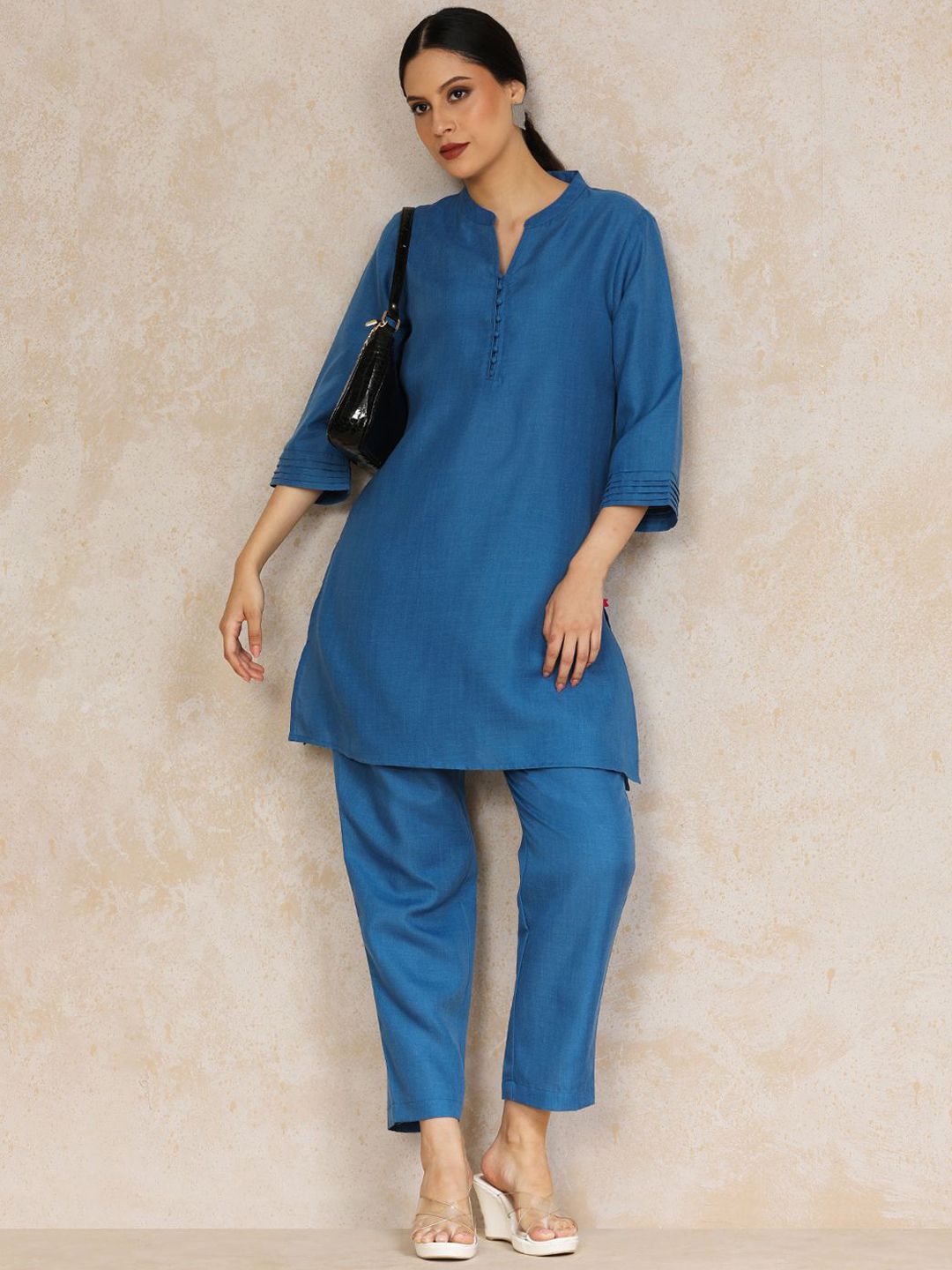 Varanga Women Mandarin Collar Flared Sleeve Kurta With Trouser