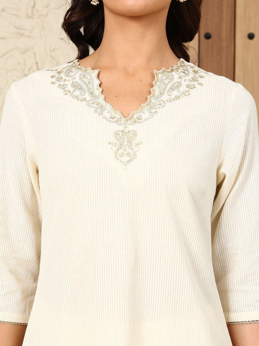 W Women Flared Sleeves Thread Work Kurta