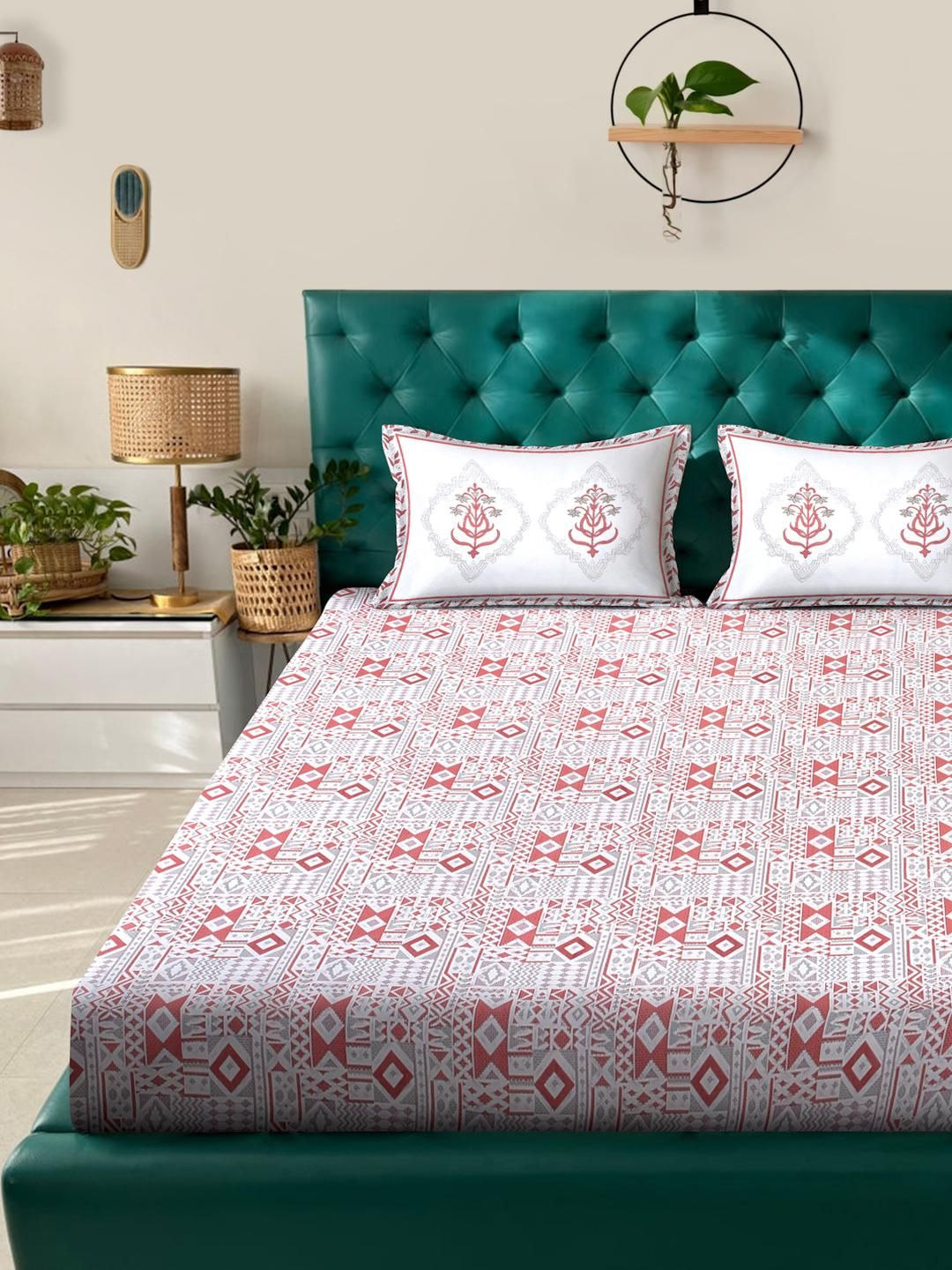KLOTTHE Red Geometric Printed Fitted 400 TC Cotton Super King Bedsheet & 2 Pillow Covers
