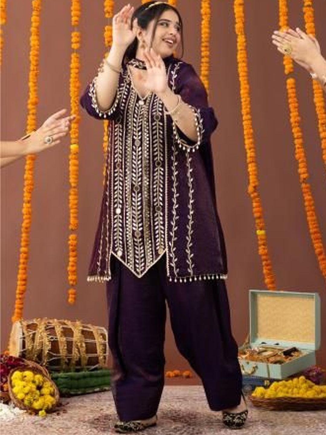 Mamicha Floral Embroidered Regular Kurta & Salwar With Dupatta