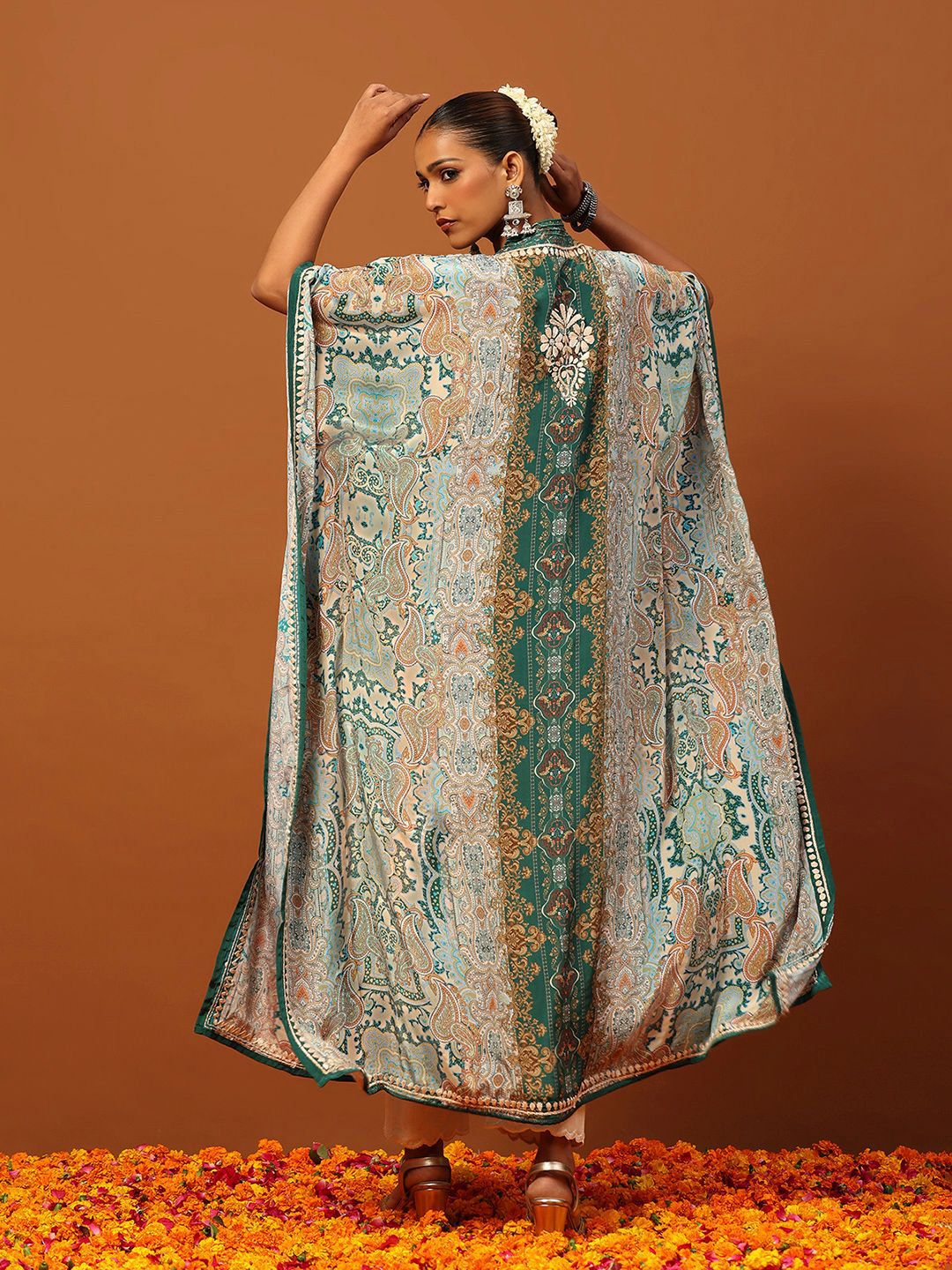 Rumah Chikankari Wanita Green Crepe Chikankari Sulam Kaftan Panjang