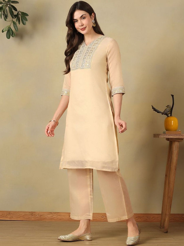 Mamicha Women Ethnic Motifs Embroidered Regular Sequinned Kurta with Palazzos