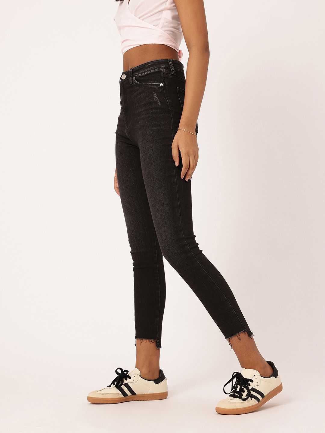 DressBerry Women Grunge Touch Skinny Fit Mildly Distressed Light Fade Frayed Cropped Jeans