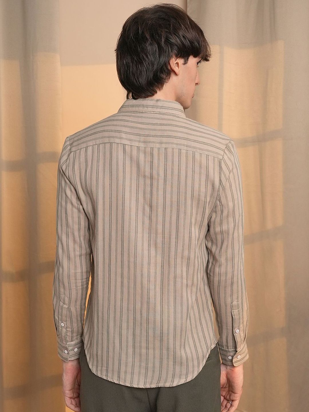 Campus Sutra Men Comfort Opaque Striped Casual Shirt
