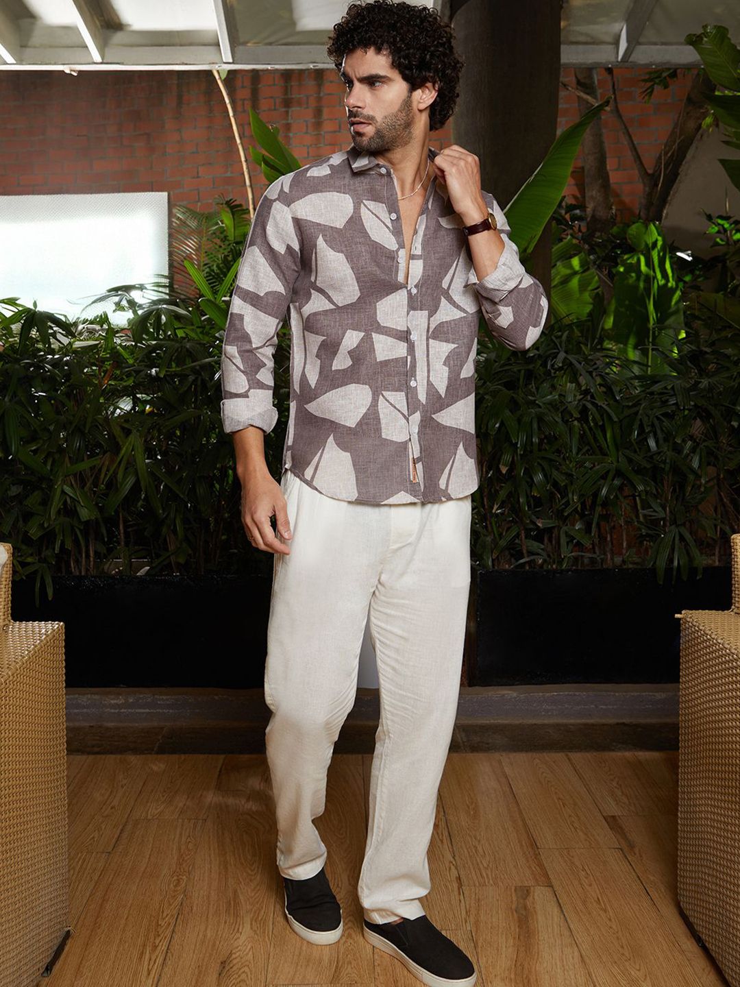 Campus Sutra Men Comfort Spread Collar Abstract Printed Linen Casual Shirt