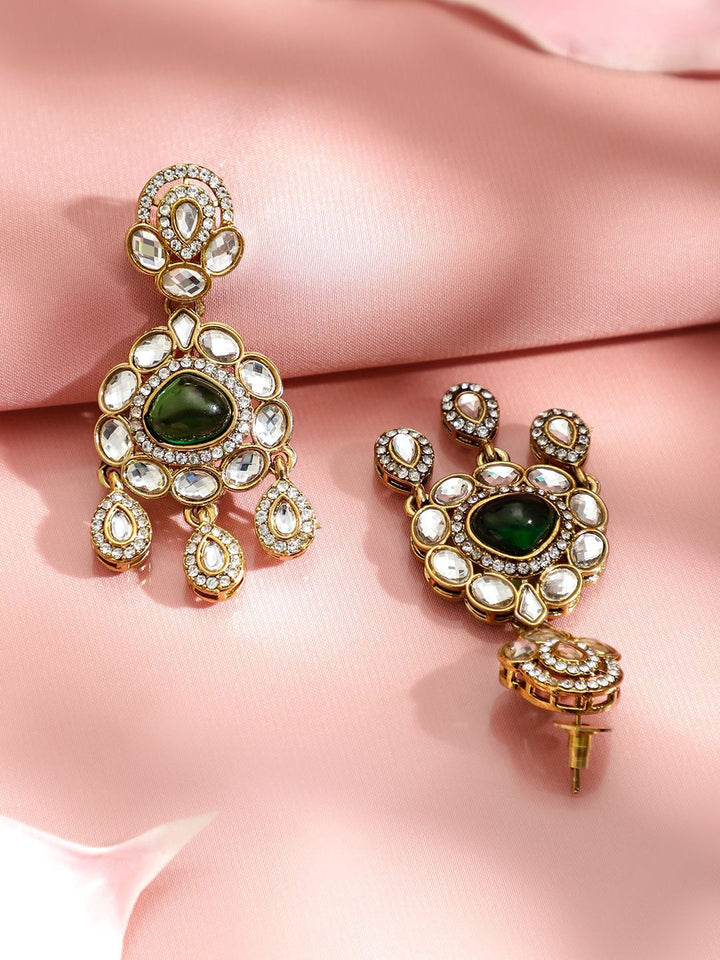Rubans 22K Emas Emerald Green & White Kundan dan Zirkonia Candelier Anting-anting