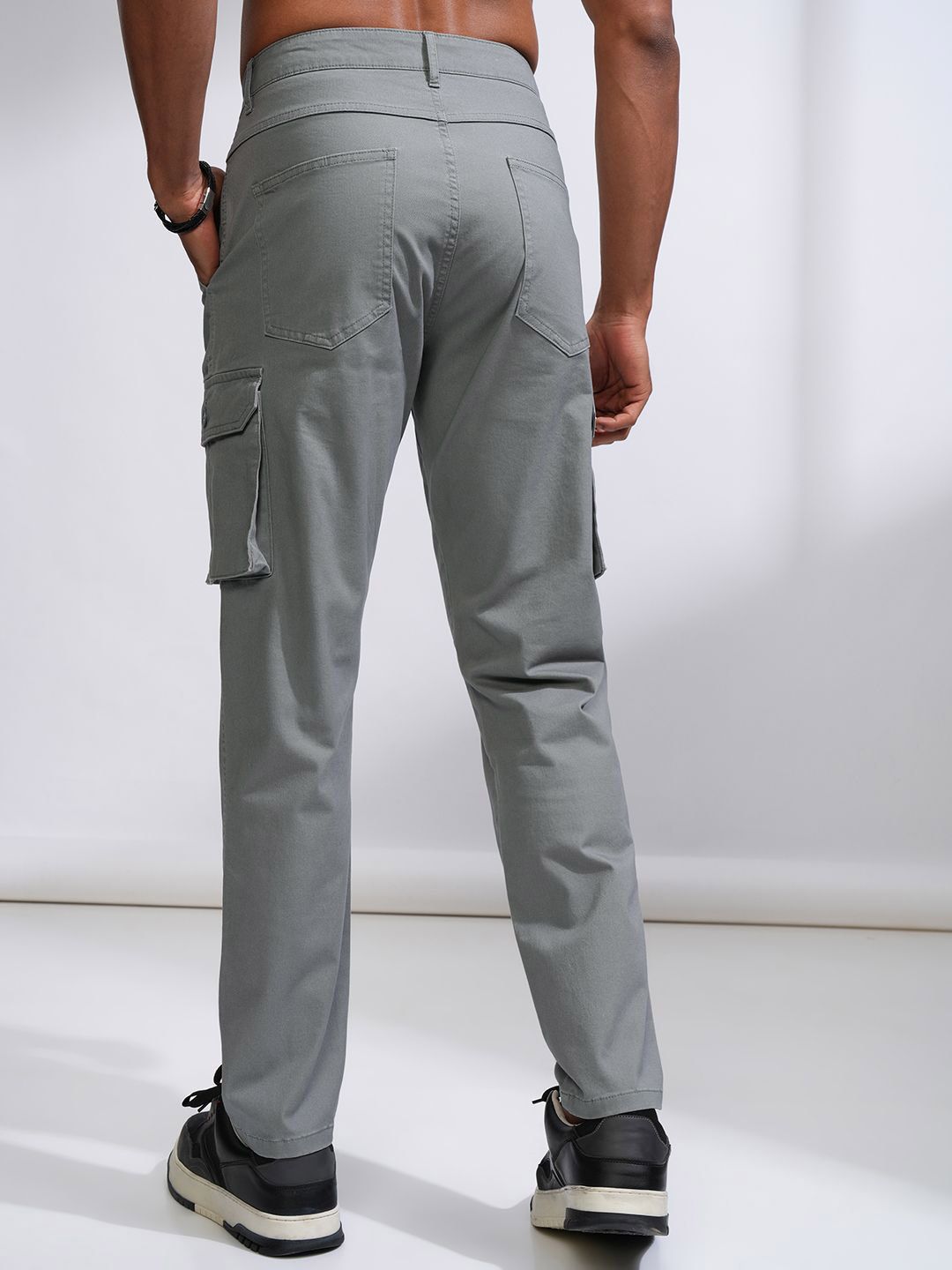 HIGHLANDER Men Mid-Rise Flat-Front Straight Fit Cargos Trousers