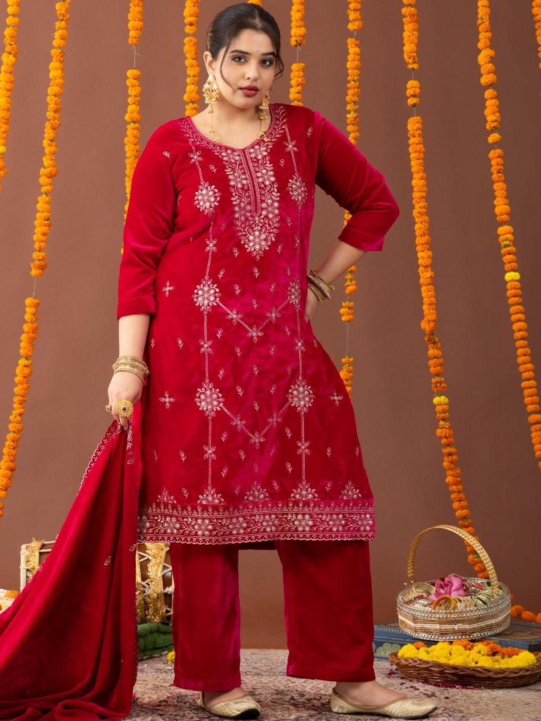 Kurta Bersulam Bunga Mamicha & Salwar Dengan Dupatta
