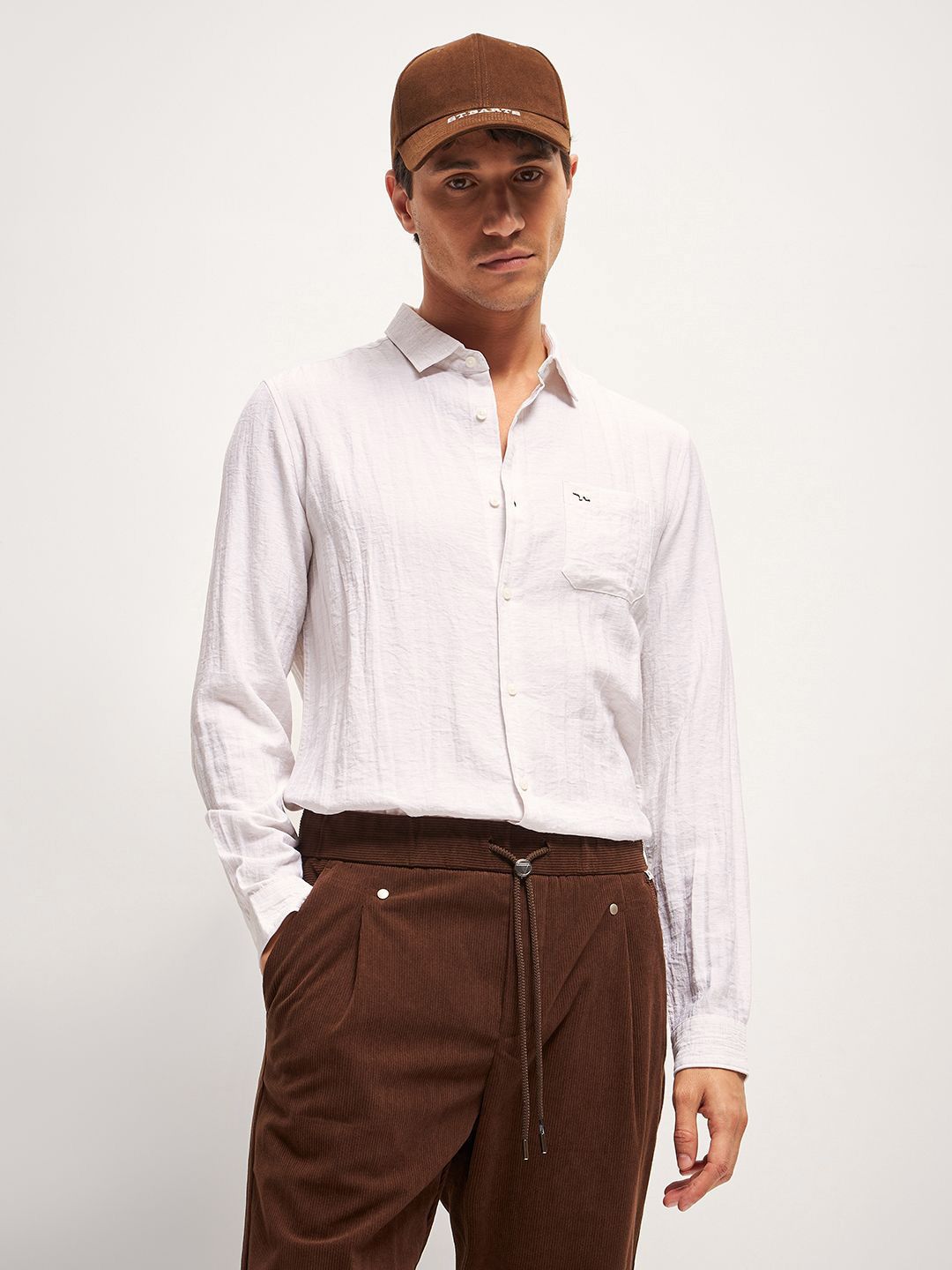 THE BEAR HOUSE Men Slim Fit Solid Casual Shirt