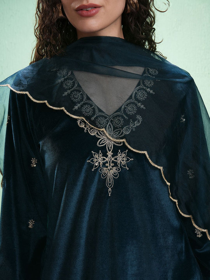 Vishudh Women Ethnic Motifs Yoke Design Regular Thread Work Kurta with Trousers & With Dupatta
