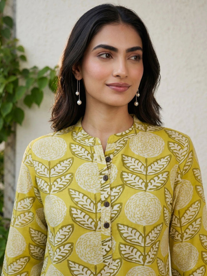 Mamicha Floral Print Mandarin Collar Top
