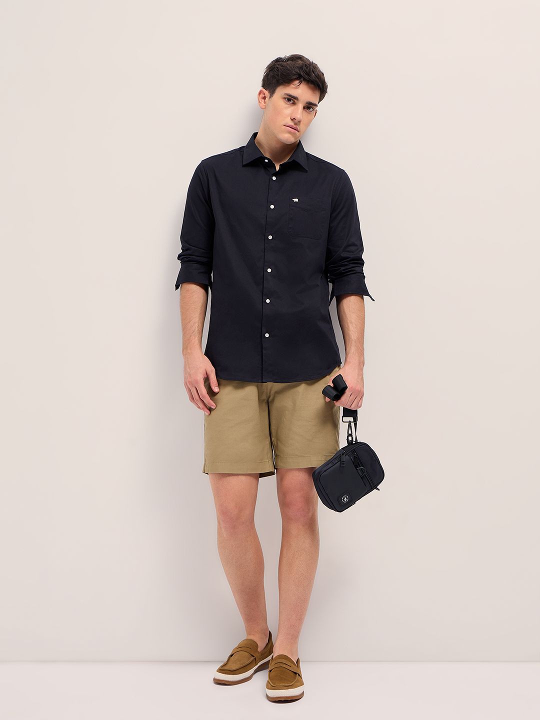 THE BEAR HOUSE Men Spread Collar Solid Cotton Tailored Fit Casual Shirt