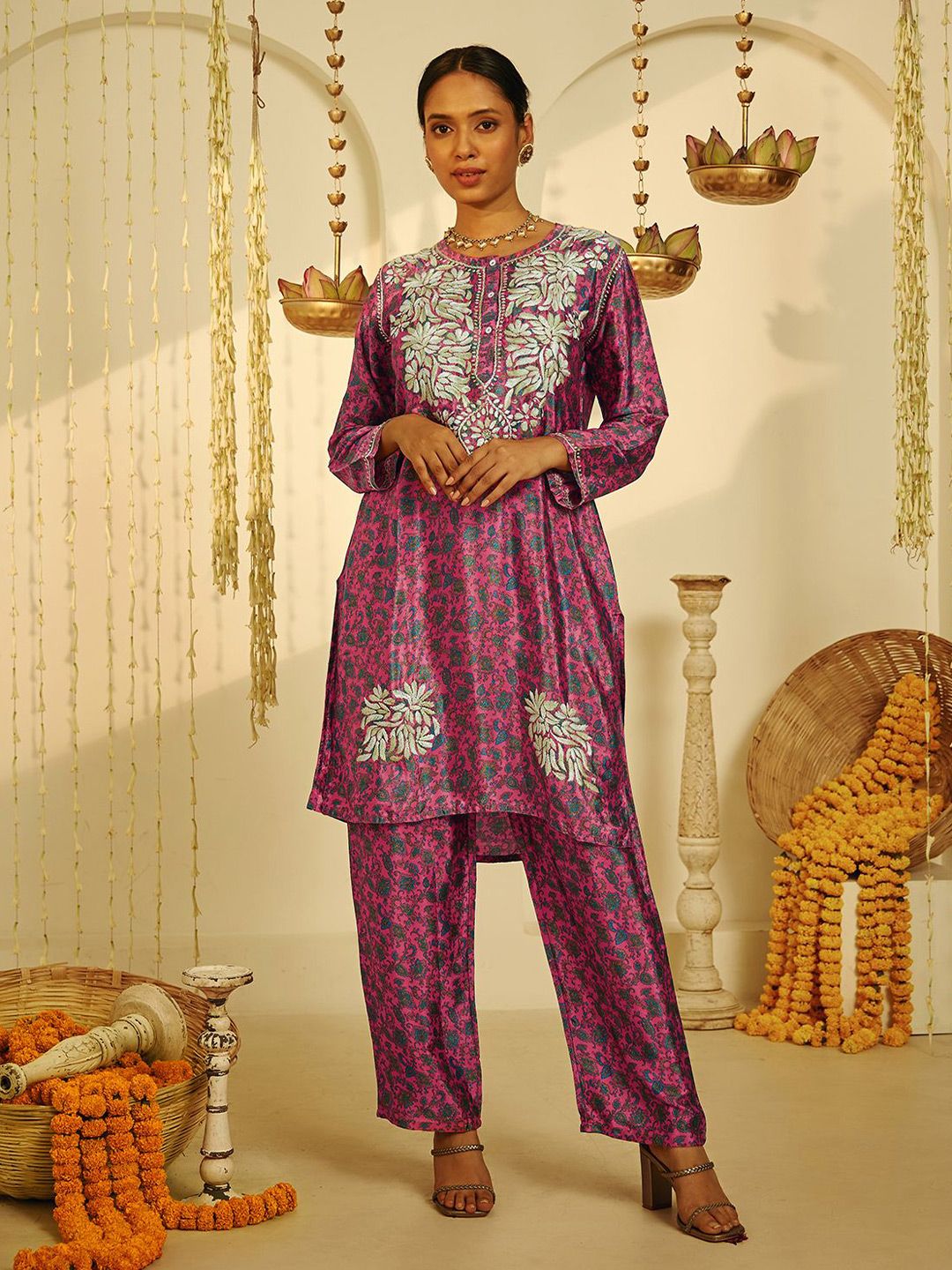 House of Chikankari Women Pink Crepe Chikankari Embroidered Kurta Set