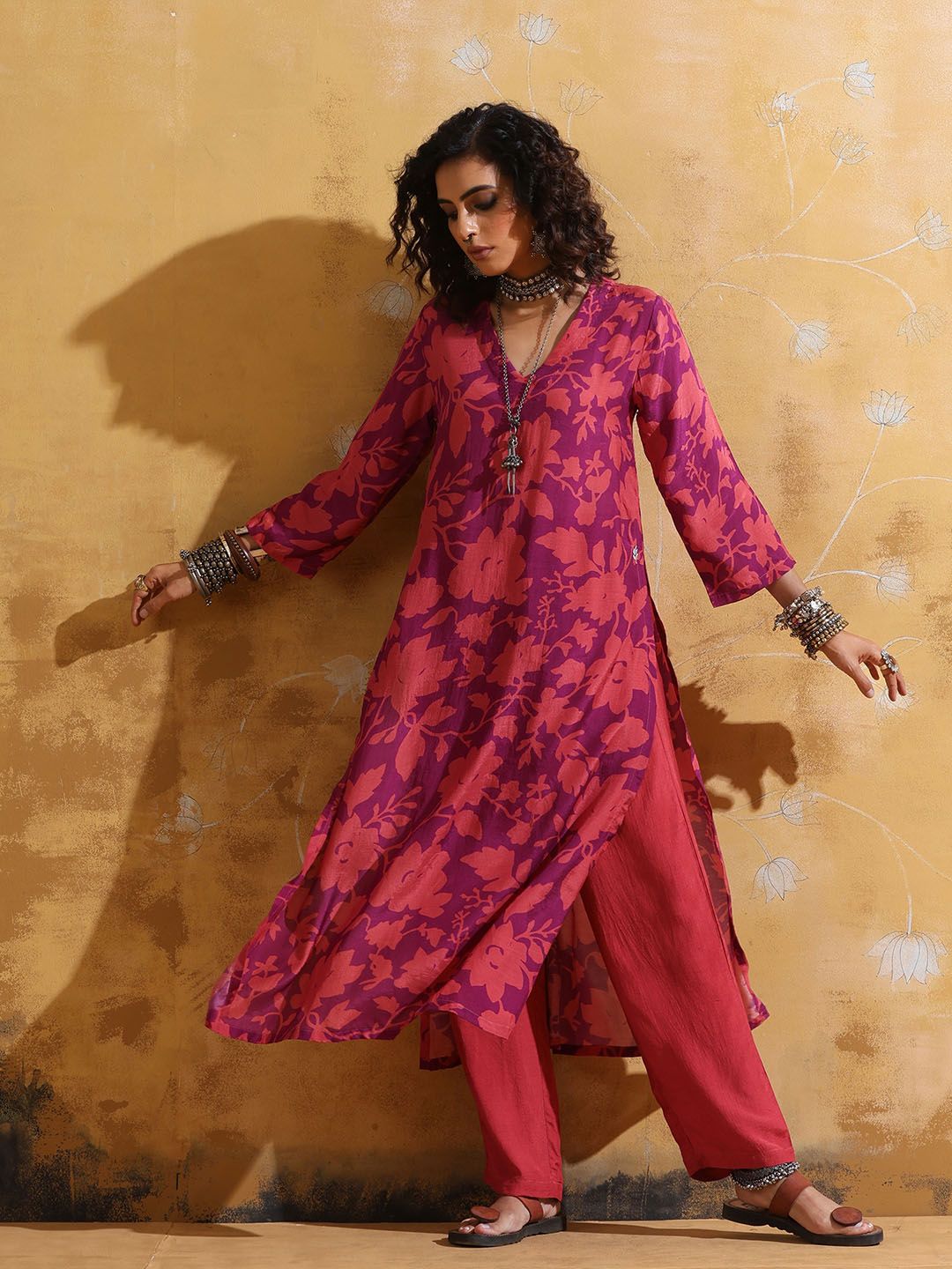 trueBrowns Floral Printed V-Neck High-Slit Muslin Silk Kurta With Trouser