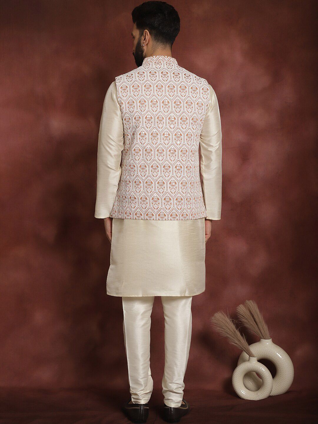 Anouk Cream Kolar Mandarin Churidar Kurta Lurus Dengan Churidar
