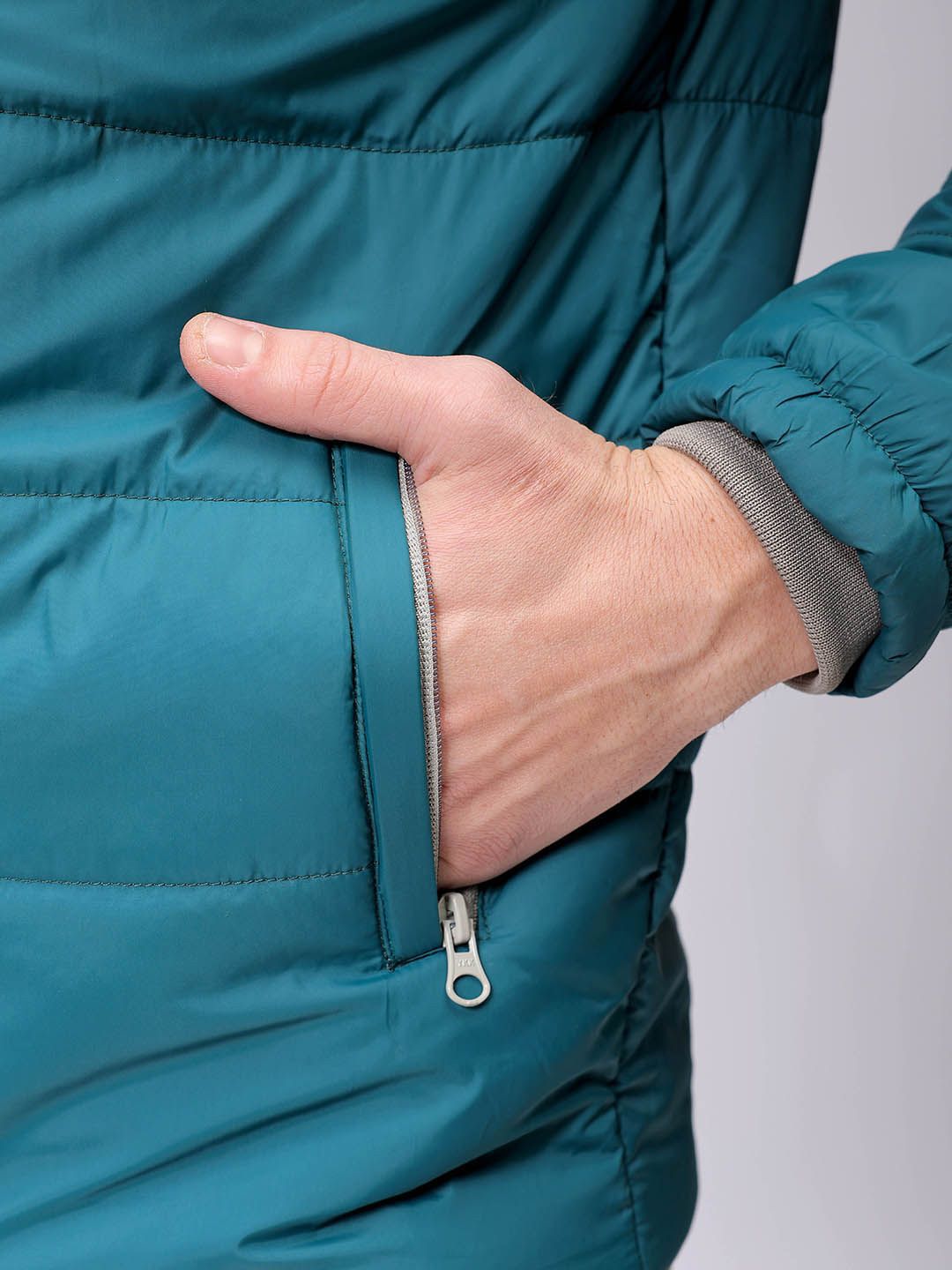 The Indian Garage Co Men Colourblocked Lightweight Padded Jacket with Patchwork