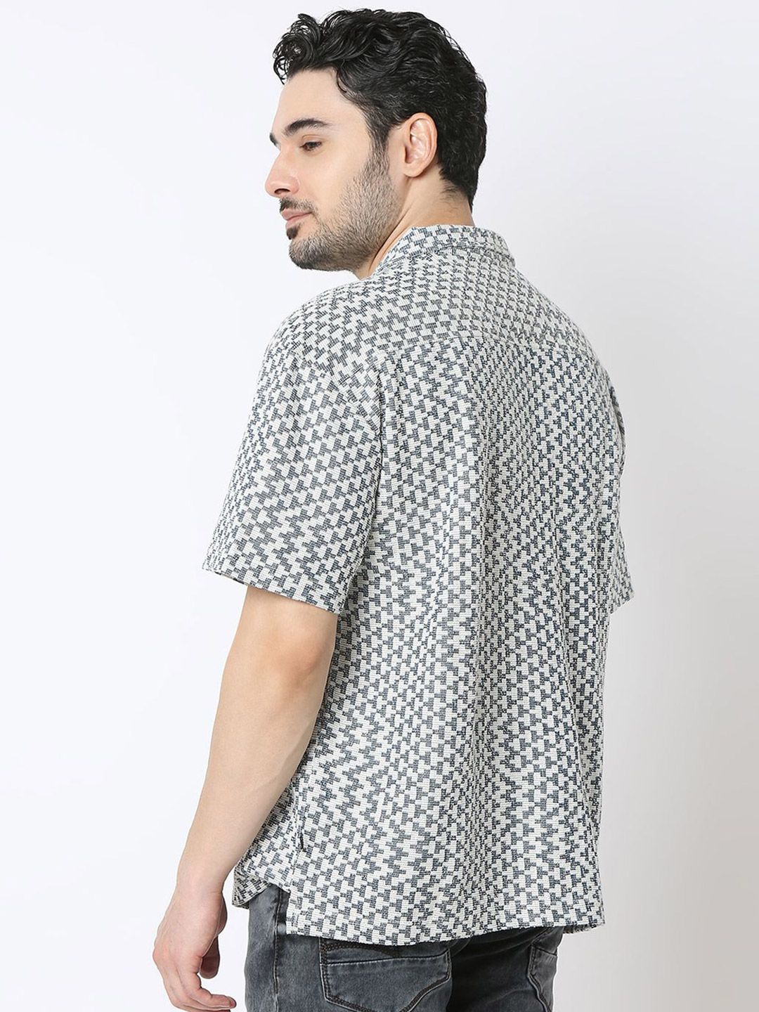 SPYKAR Men Relaxed Fit Cuban Collar Geometric Printed Cotton Casual Shirt