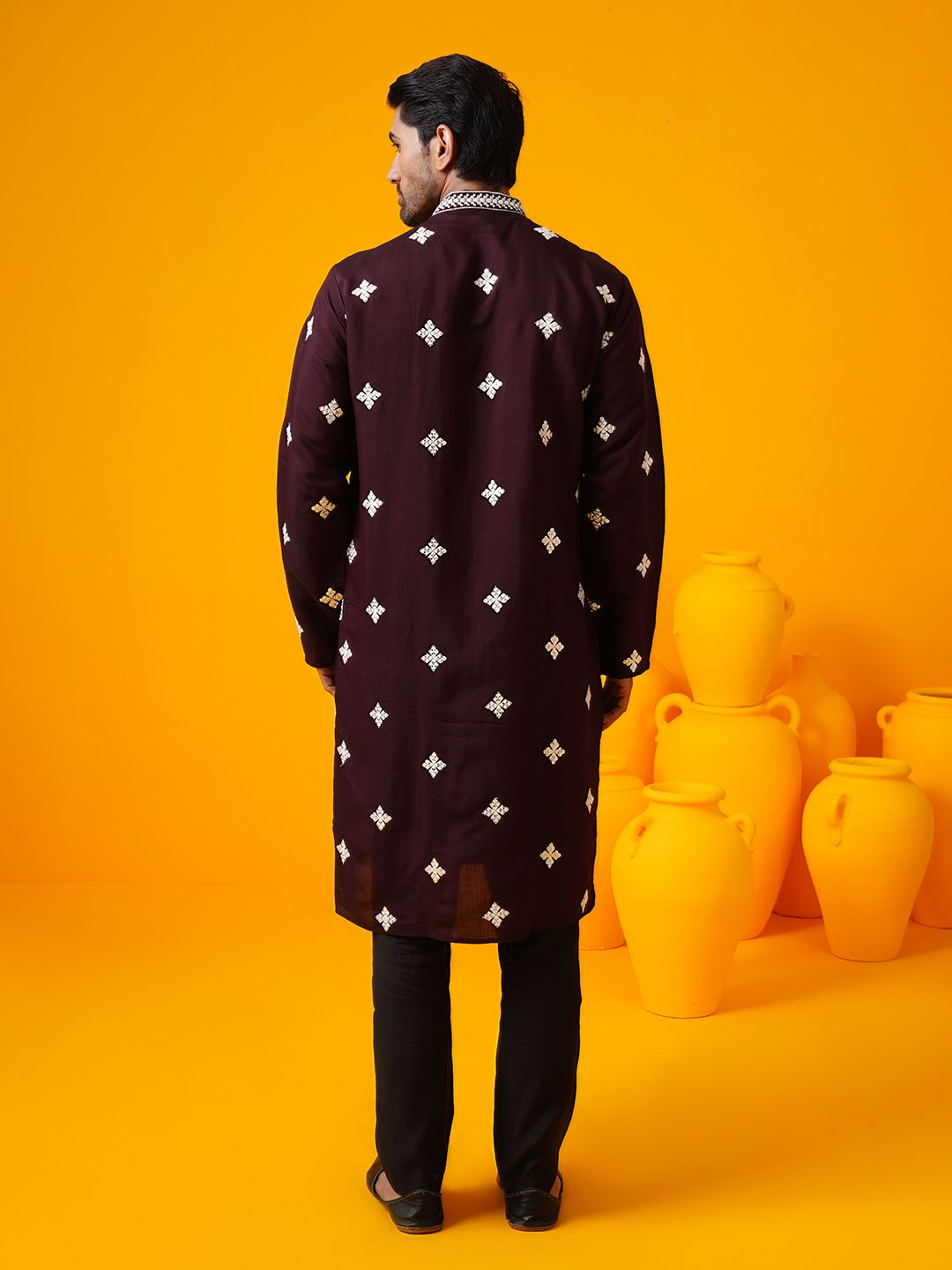 SOJANYA LUXE Kolar Mandarin Sulam Bunga Berlabuci Kurta Lurus Dengan Seluar