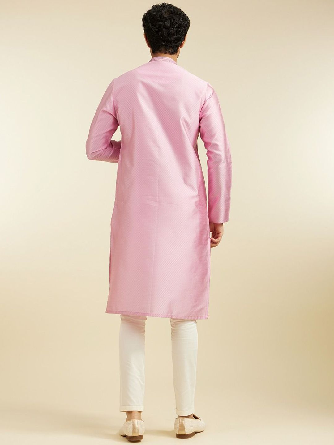Diwas oleh Manyavar Ethnic Motifs Design Woven Sequinned Thread Work Art Silk Kurta
