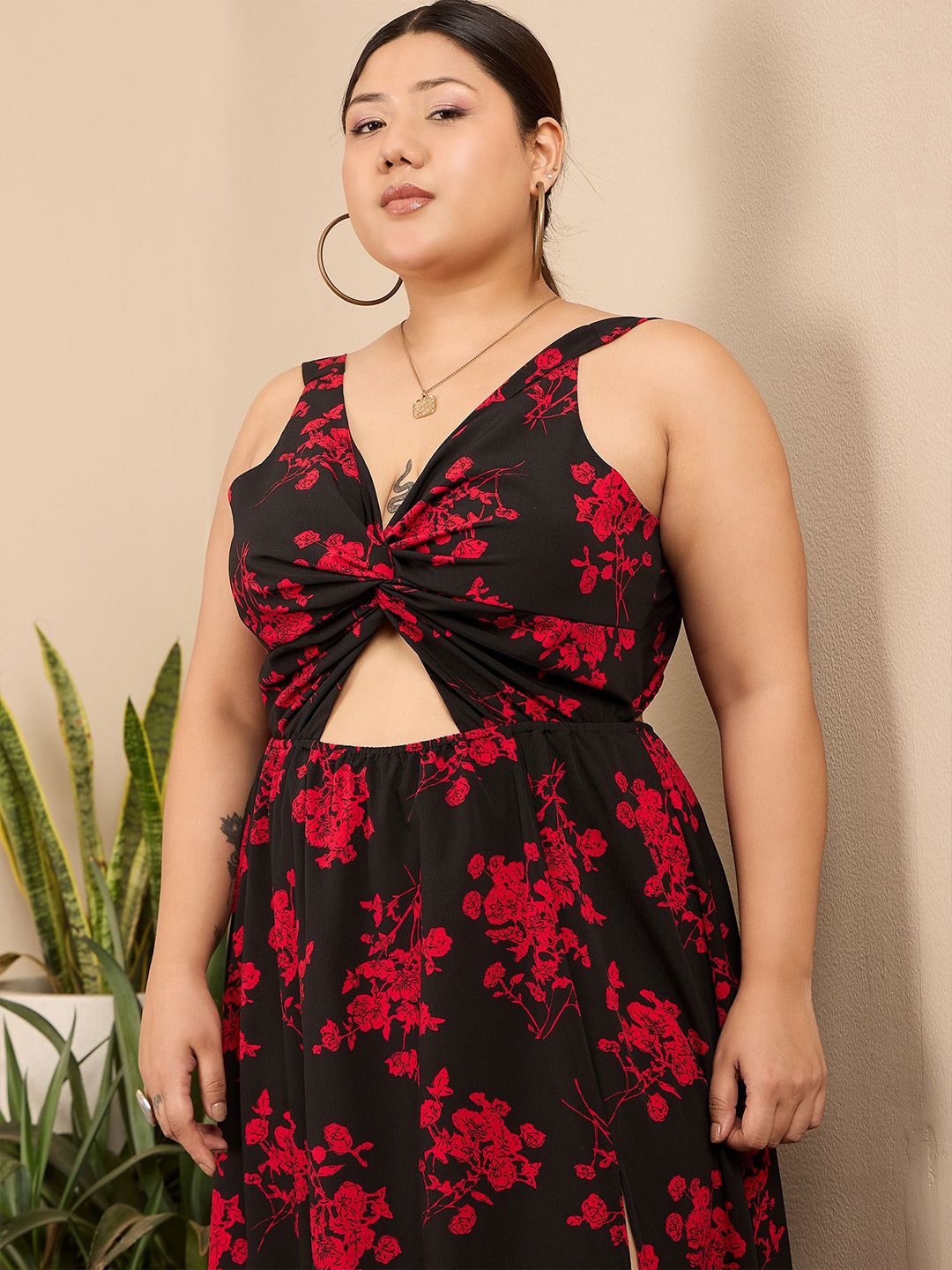 Berrylush Curve Women Floral Printed Plus Size ShoulderStraps V-neck Maxi Dress